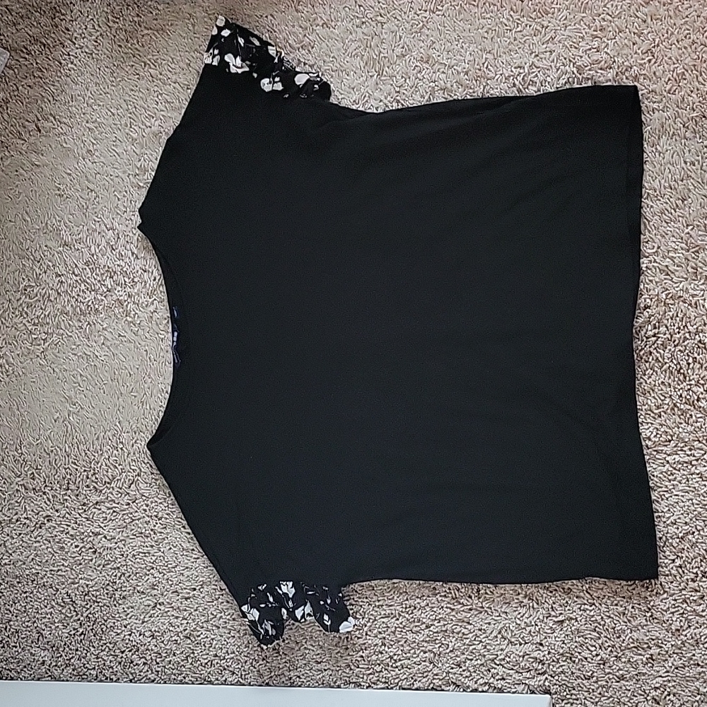 Uniqlo- Black boxy tee with floral ruffle sleeves. Size L